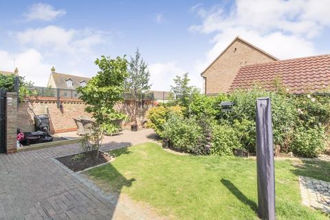 3 bedroom detached house to rent - Longmeadow Drive, Bedford MK45