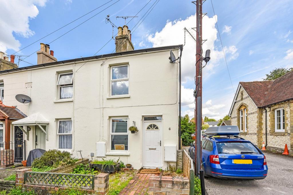 Queens Road, Alton, Hampshire 2 bed end of terrace house for sale £