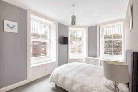 2 bedroom flat to rent, Carlton Street, Stockbridge, Edinburgh