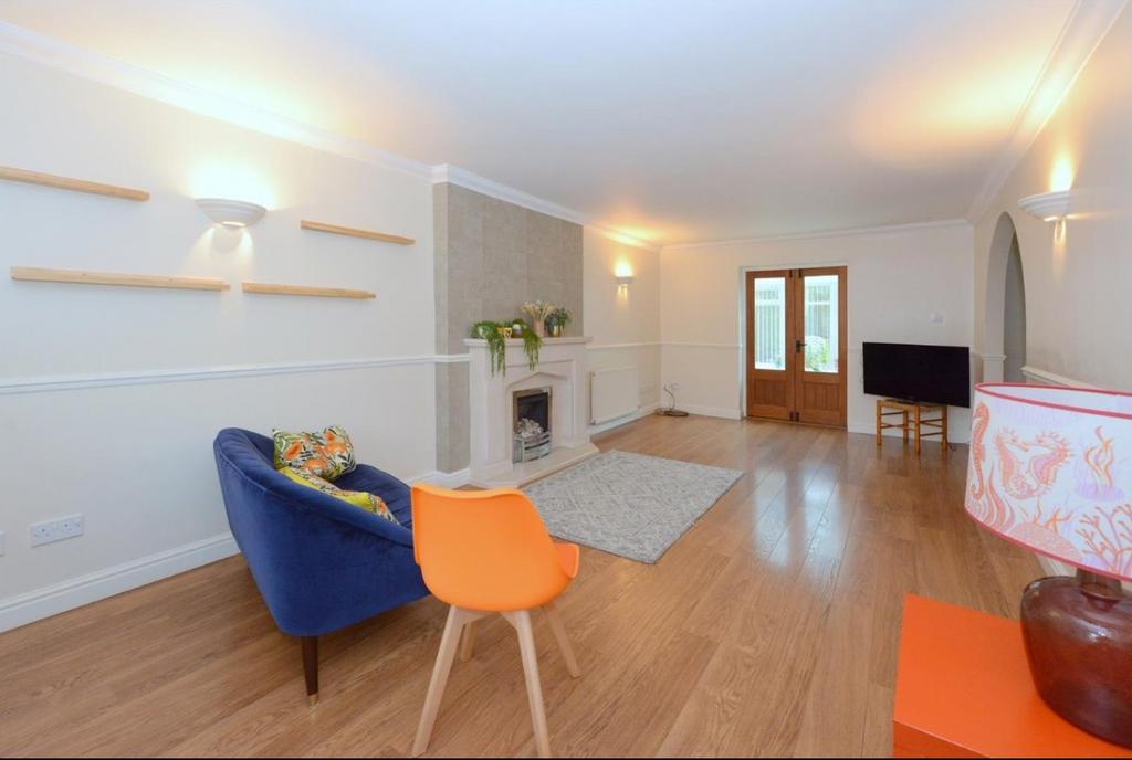 Kenton Drive, Shrewsbury 5 bed detached house £2,000 pcm (£462 pw)