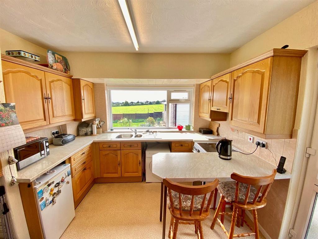 Bradley Road, Huddersfield 2 bed semidetached house for sale £210,000