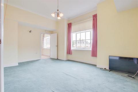 1 bedroom flat for sale, Chauncy Court, Hertford