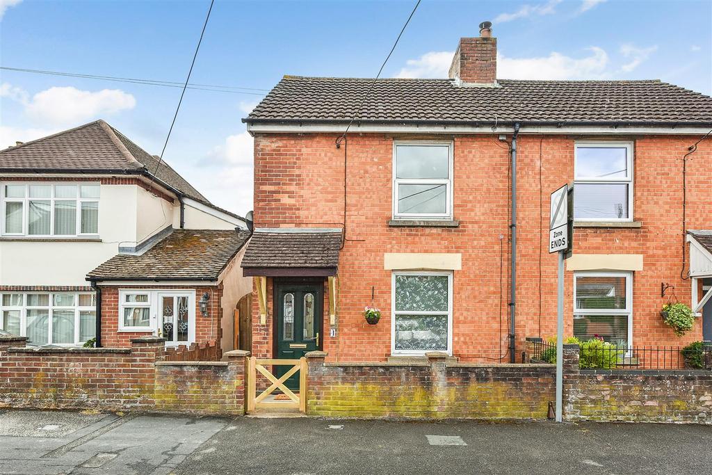 Leigh Road, Andover 2 bed semidetached house £1,050 pcm (£242 pw)