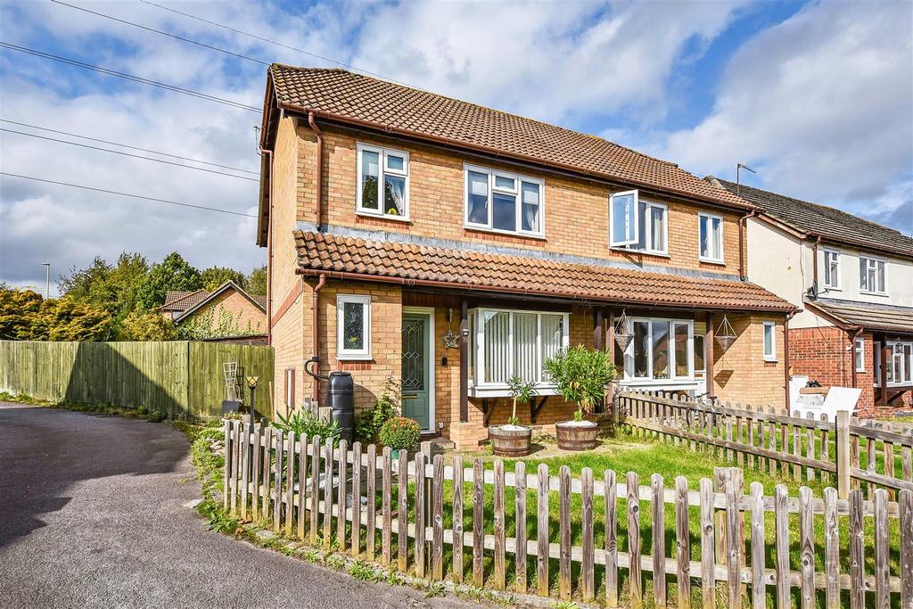 Swallowfields, Andover 3 bed semidetached house for sale £300,000