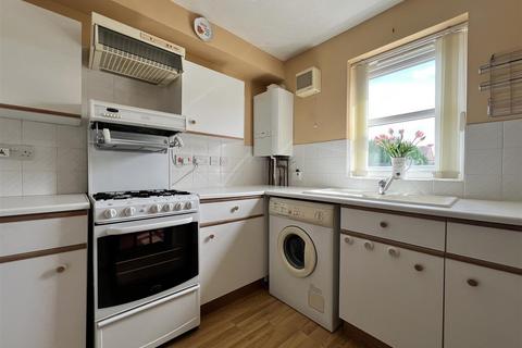 2 bedroom ground floor flat for sale, West End Court, Cayton, Scarborough