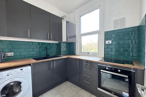 Flat C, 48 Weston Road, Gloucester, GL1 5AX