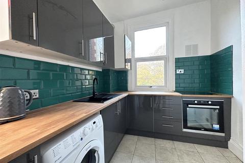 Flat C, 48 Weston Road, Gloucester, GL1 5AX