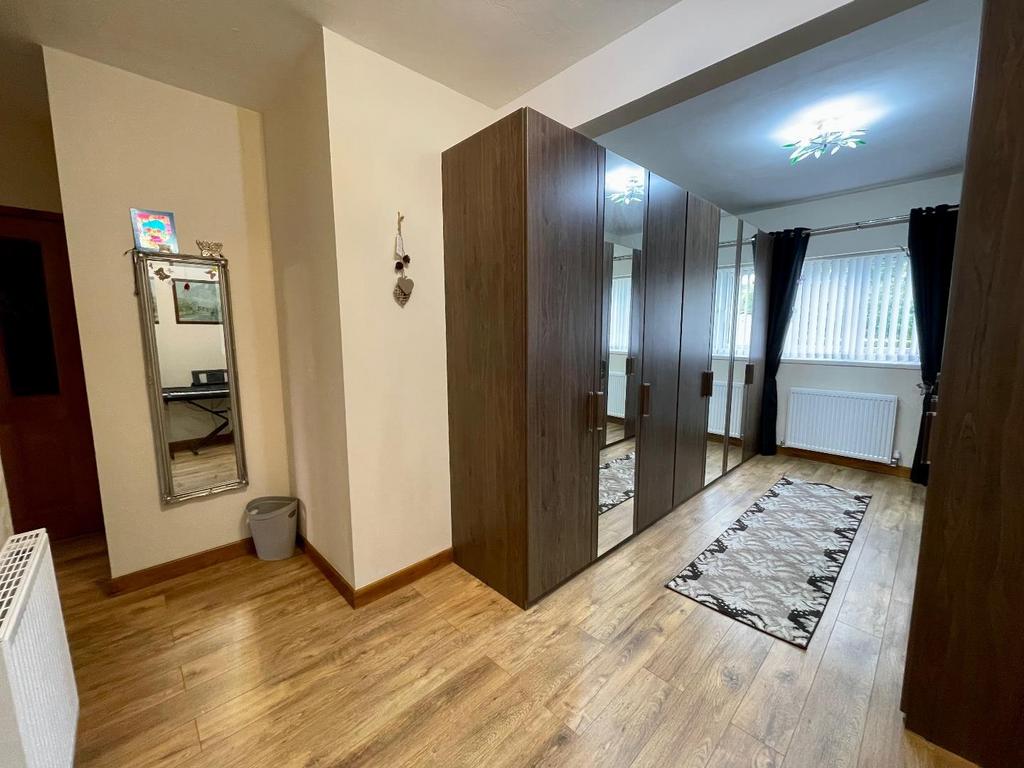 Bedroom/dressing room