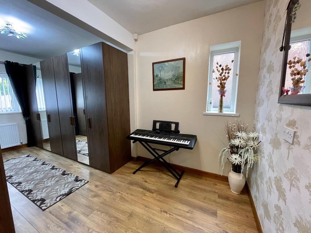 Bedroom/dressing room