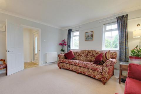 4 bedroom detached bungalow for sale - Rothesay Close, Worthing