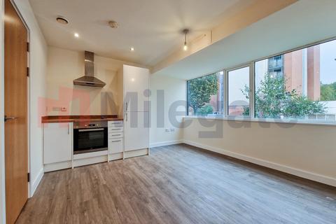 1 bedroom flat to rent, St. Edwards Way, Romford RM1