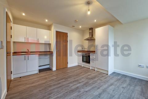 1 bedroom flat to rent, St. Edwards Way, Romford RM1