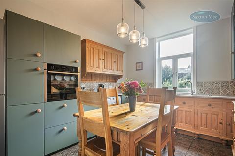 121 Carr Road, Sheffield, S6 2WY