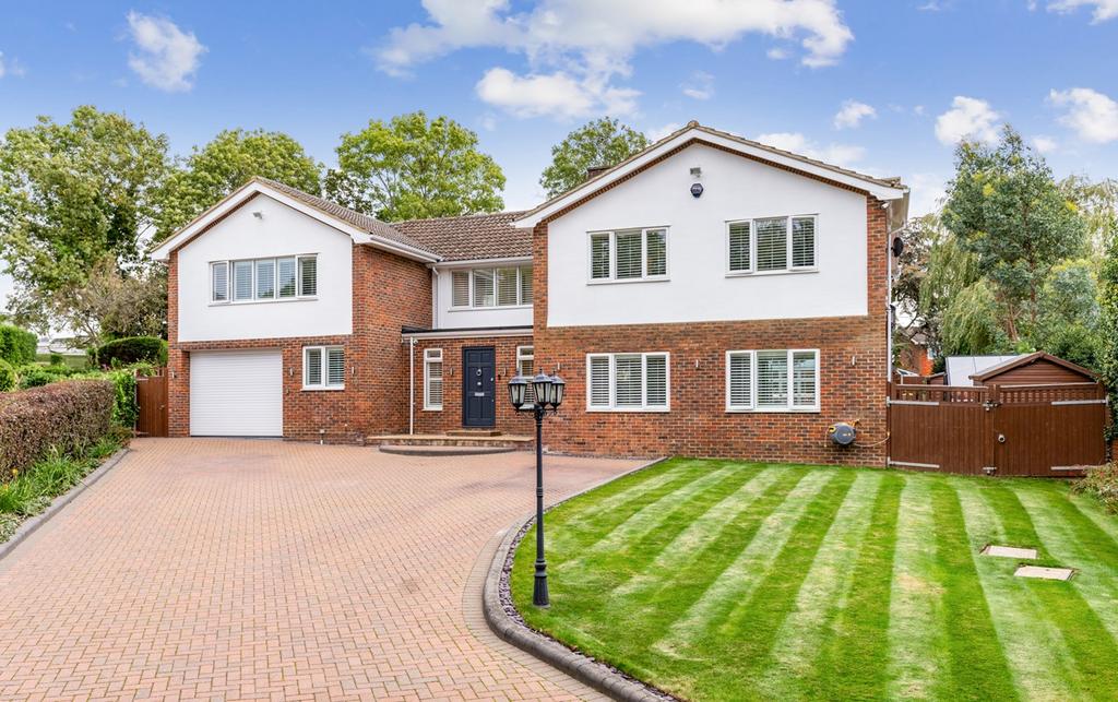 Manor Way, Letchworth Garden City, SG6 6 bed detached house for sale