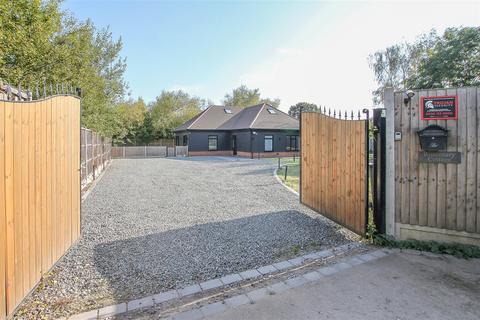 3 bedroom detached house for sale, Chivers Road, Stondon Massey, Brentwood