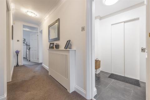 2 bedroom apartment for sale, Palmeira Avenue, Westcliff-On-Sea