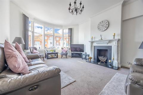 2 bedroom apartment for sale, PALMEIRA AVENUE, Westcliff-On-Sea