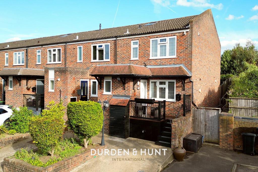 Thatchers Close, Loughton, IG10 3 bed end of terrace house for sale £