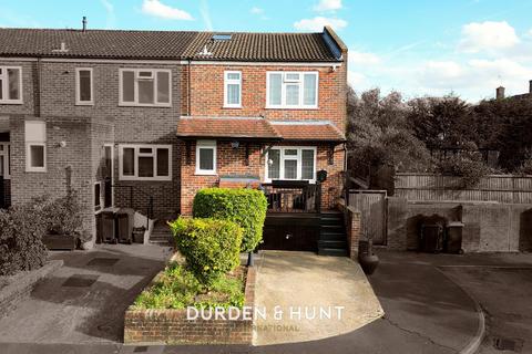 7 Thatchers Close, Loughton, IG10 2JH