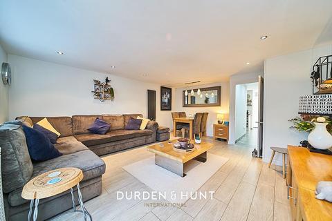 7 Thatchers Close, Loughton, IG10 2JH