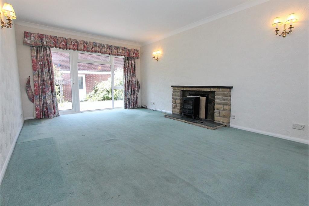 Red Hill, Oldswinford, Stourbridge, DY8 3 bed bungalow £995 pcm (£230 pw)