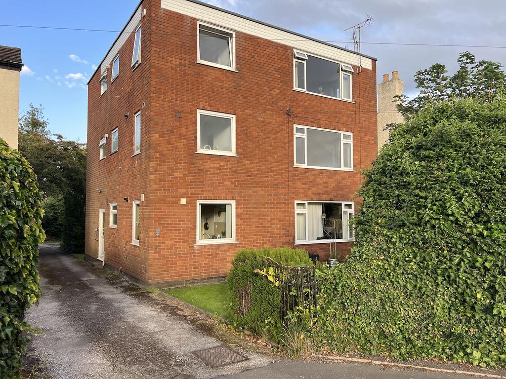 WOLLASTON Gladstone Road 2 bed apartment £750 pcm (£173 pw)