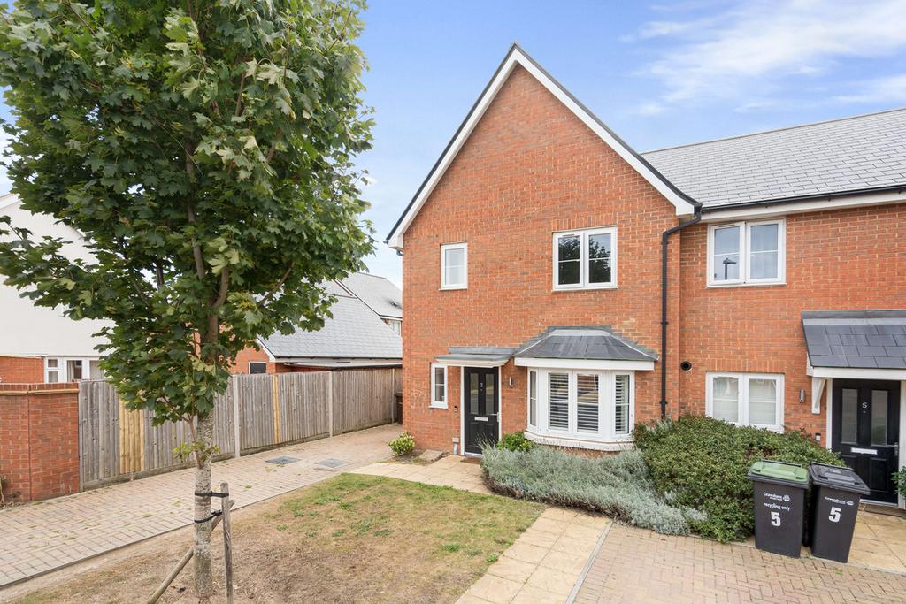 Sun Marsh Way, Gravesend, DA12 3 bed end of terrace house £375,000