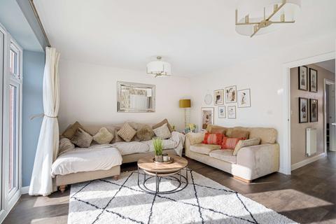 3 Sun Marsh Way, Gravesend, DA12 2FE