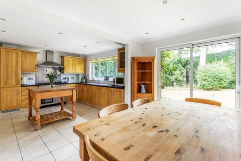 17 Ten Acres, Fetcham, Leatherhead, KT22 9XQ