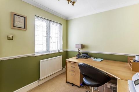 17 Ten Acres, Fetcham, Leatherhead, KT22 9XQ