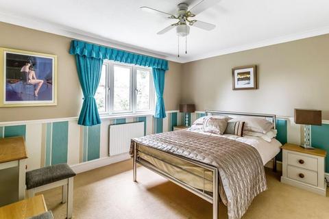 17 Ten Acres, Fetcham, Leatherhead, KT22 9XQ