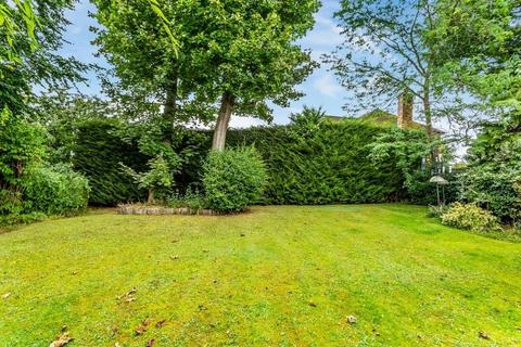 17 Ten Acres, Fetcham, Leatherhead, KT22 9XQ