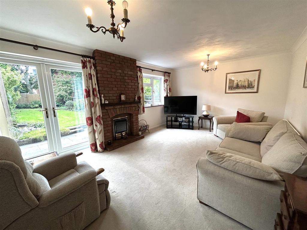 Hamilton Avenue, Halesowen 4 bed detached house £375,000