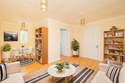 6 Alpine View, Carshalton, SM5 3QJ