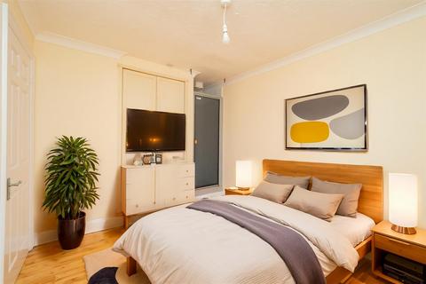 6 Alpine View, Carshalton, SM5 3QJ