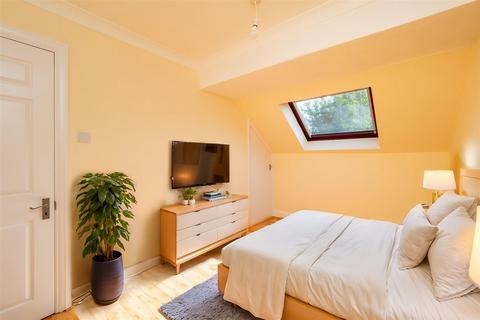 6 Alpine View, Carshalton, SM5 3QJ