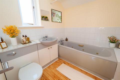 6 Alpine View, Carshalton, SM5 3QJ