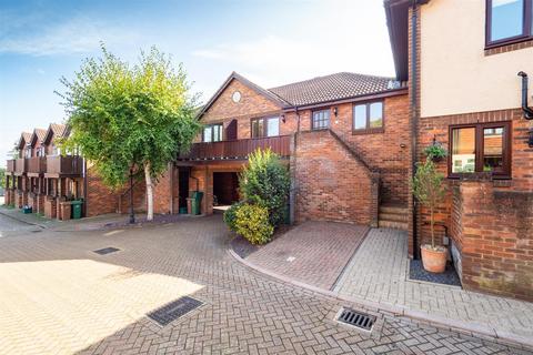 6 Alpine View, Carshalton, SM5 3QJ