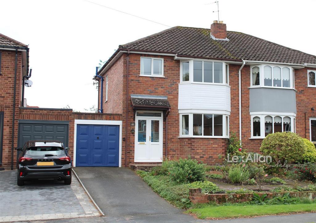 The Broadway, Stourbridge 3 bed semidetached house for sale £270,000