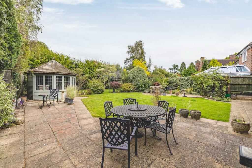 One Pin Lane, Farnham Common SL2 5 bed detached house for sale - £1,195,000