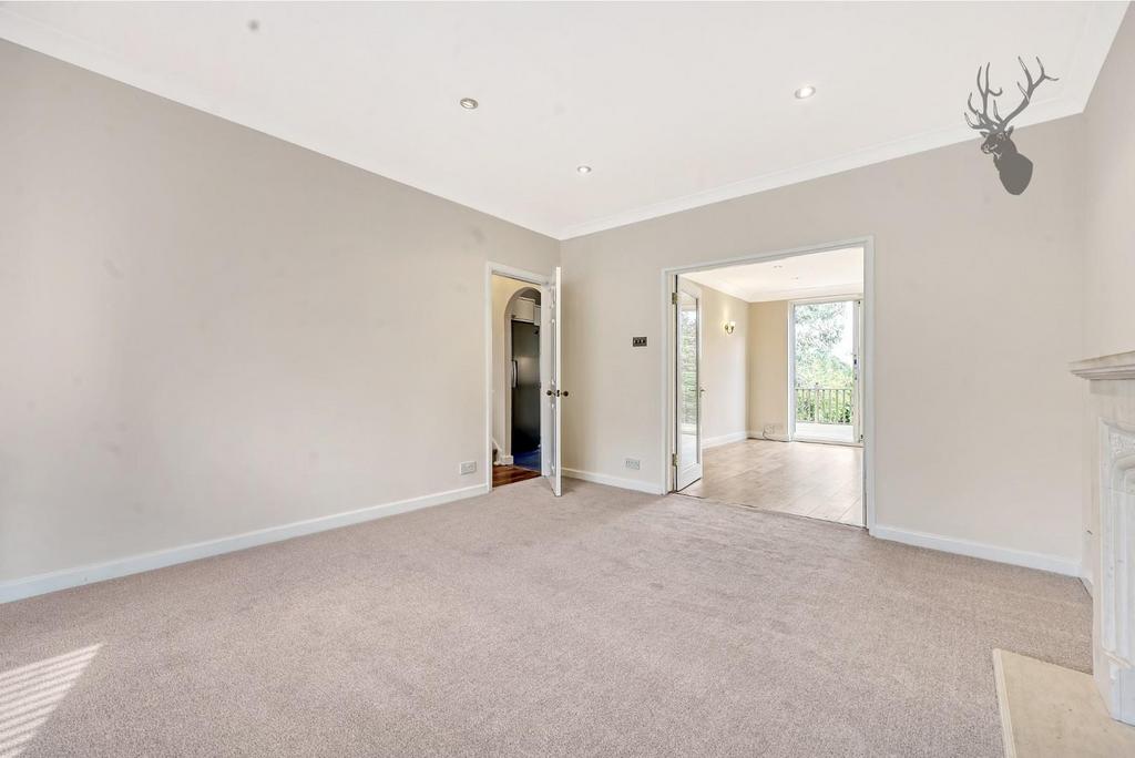 Dukes Avenue, Theydon Bois, Epping 4 bed detached house for sale £950,000