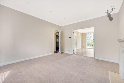 16 Dukes Avenue, Theydon Bois, Epping, CM16 7HE