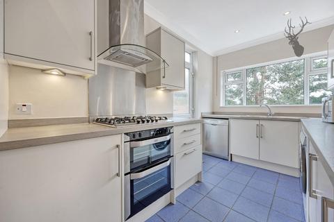 16 Dukes Avenue, Theydon Bois, Epping, CM16 7HE