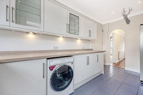 16 Dukes Avenue, Theydon Bois, Epping, CM16 7HE