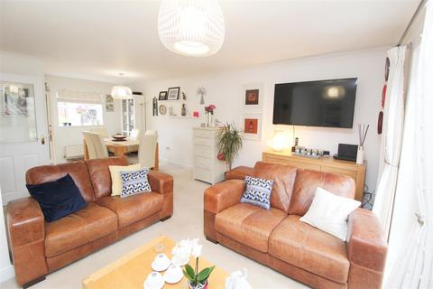 2 Allington Circle, Kingsmead, Milton Keynes, MK4 4EE