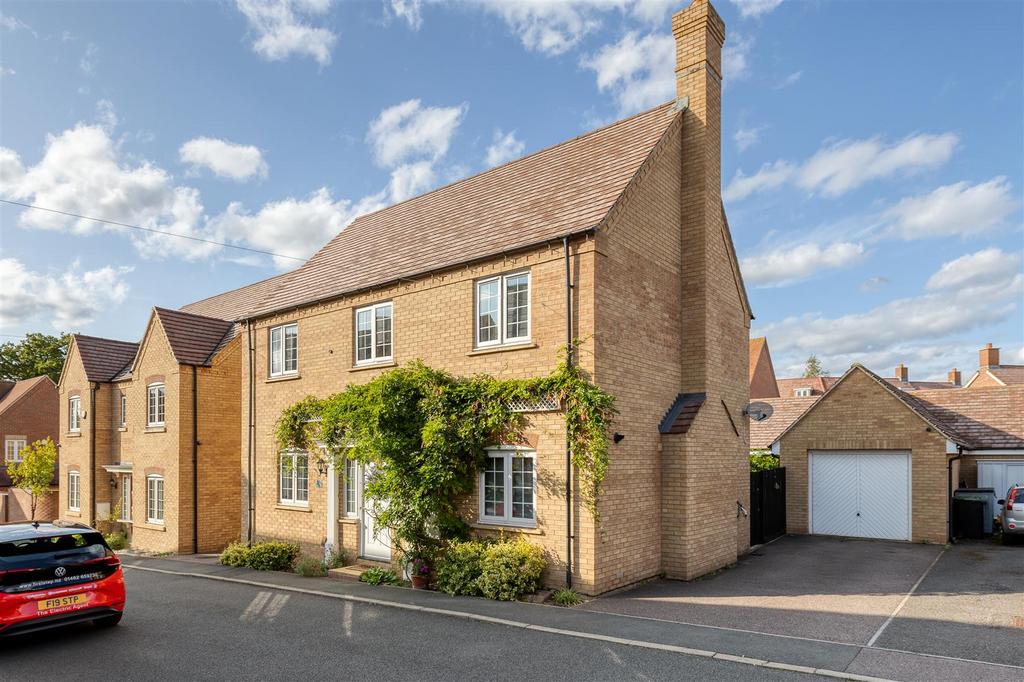 Chervil Road, Stotfold, SG5 4NW 3 bed detached house for sale £495,000