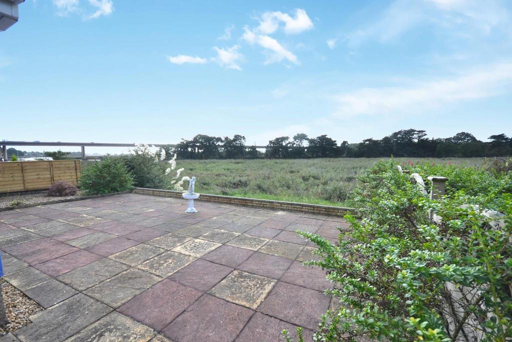 Moon Ridge, Newport Park, Exeter 2 bed house for sale £200,000