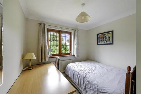 5 Wootton Close, Epsom, KT18 5LD