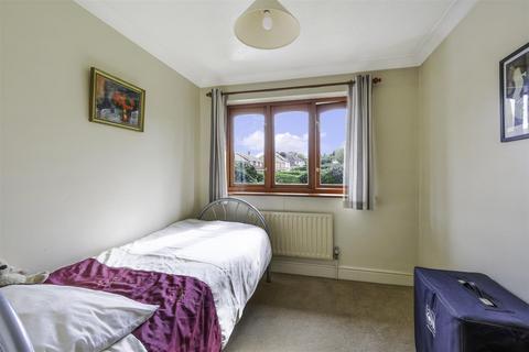 5 Wootton Close, Epsom, KT18 5LD