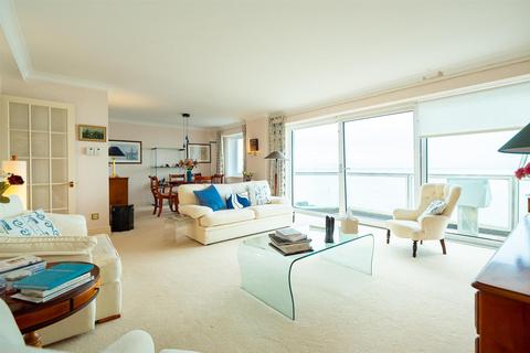 24 Carlton Leas, Folkestone, CT20 2DJ